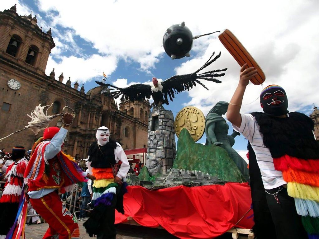 presentación de alegorías en las fiestas cusqueñas por la Universidad Diego Quispe Tito