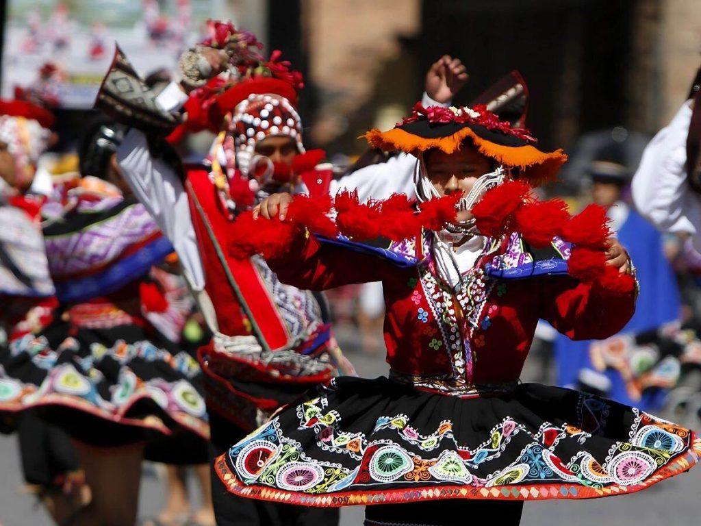 danzas de las instituciones educativas de la ciudad del cusco