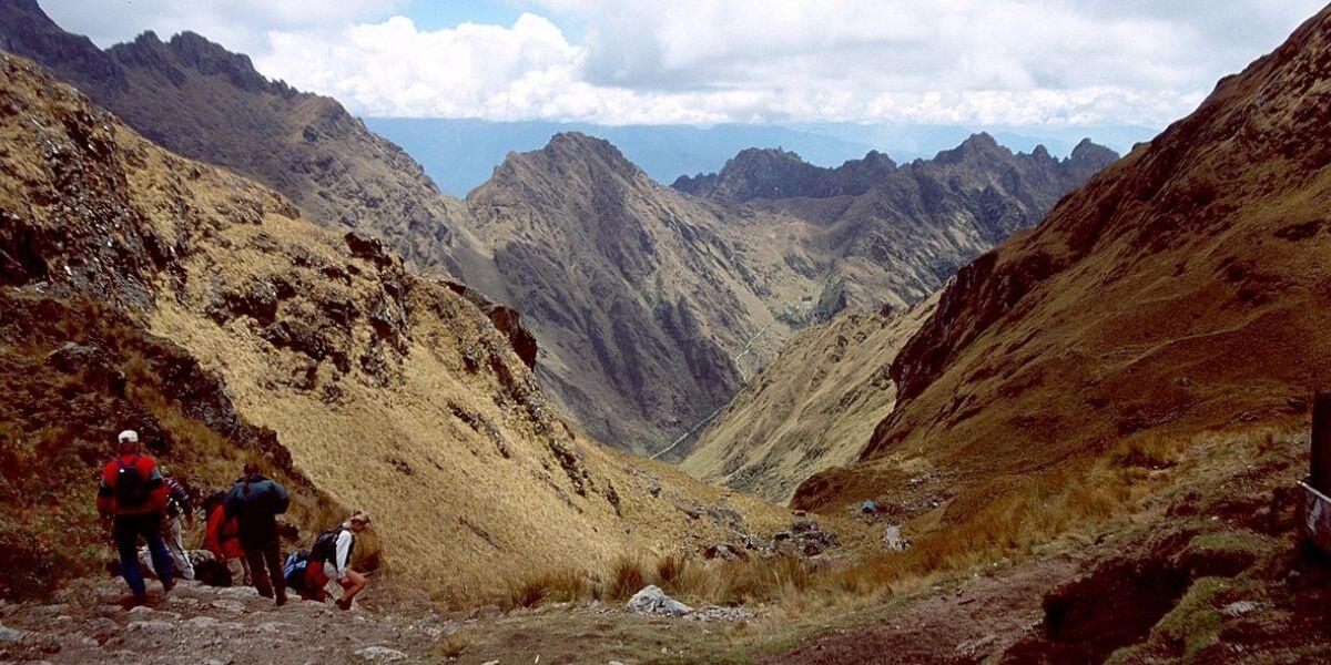 hiking through Pacaymayo