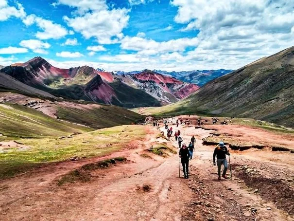 hike to rainbow mountain