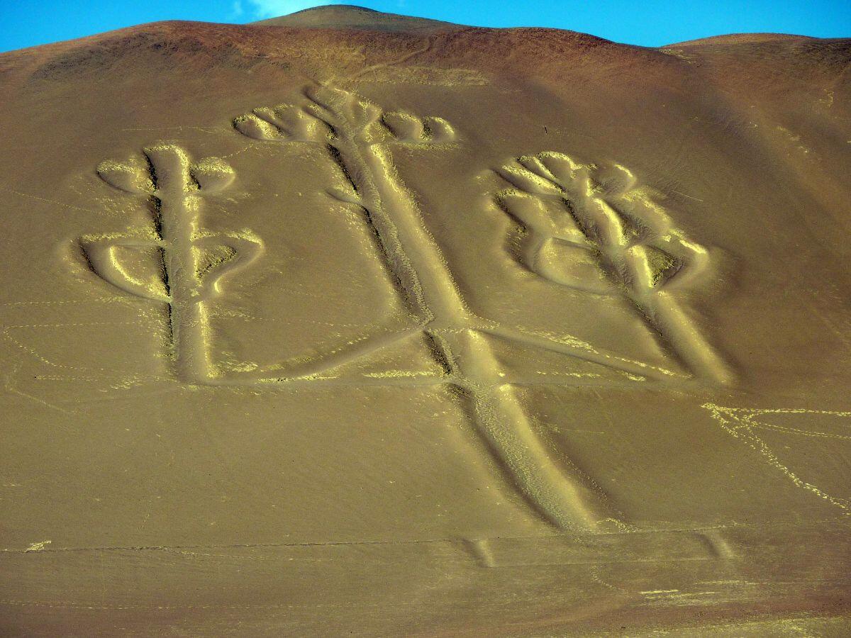 the geoglyph of the candelabra in Paracas