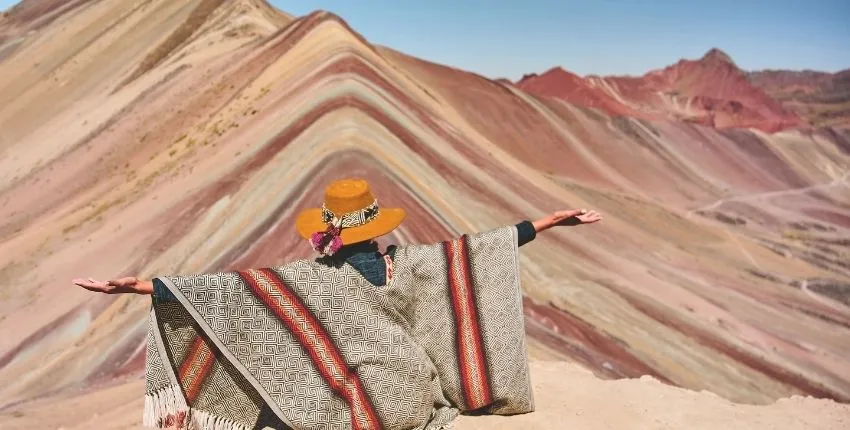 visitors at rainbow mountain - vinicunca