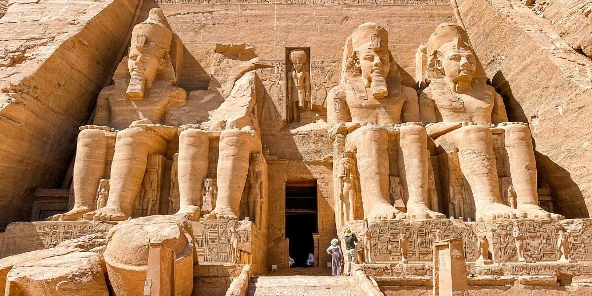Monumentos en Abu Simbel, el templo de ramses II
