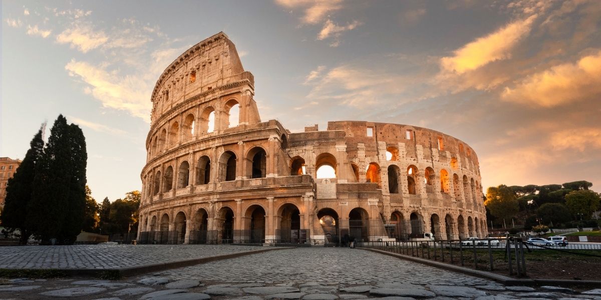 Vista de una de las maravillas del mundo el Coliseo Romano