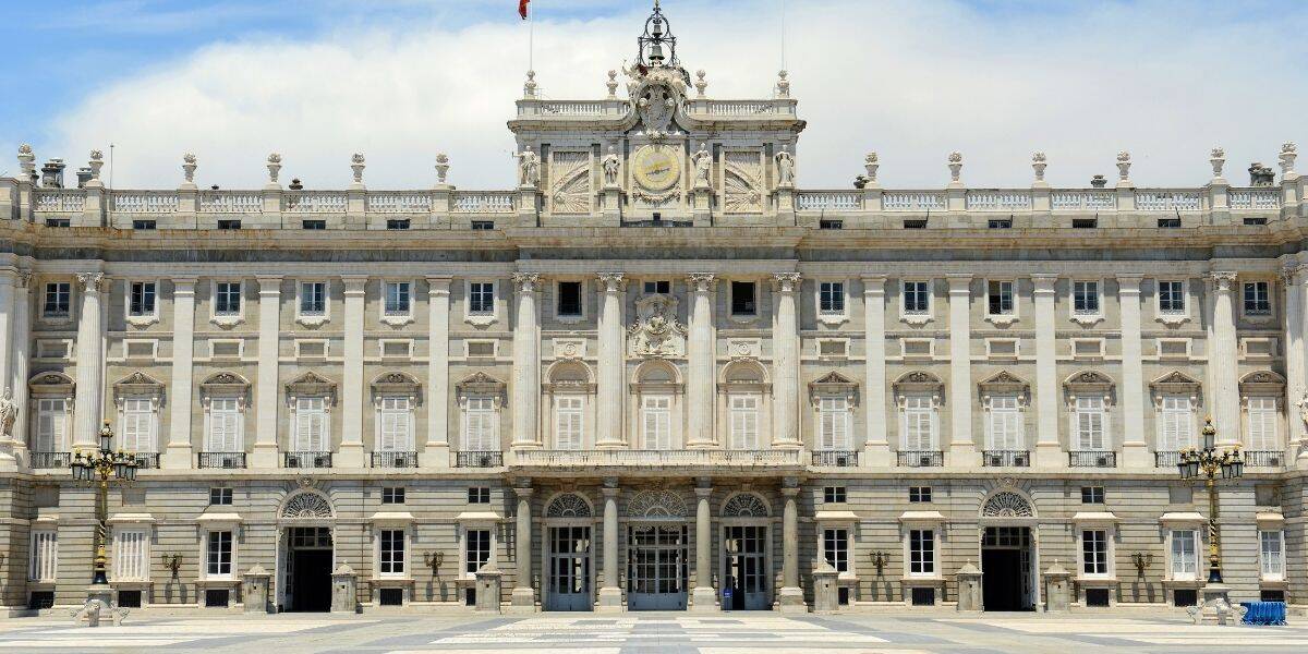vista del palacio real de la corona española