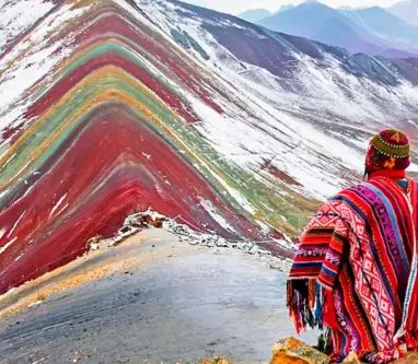 montaña de colores conocidad como la montaña vinicunca