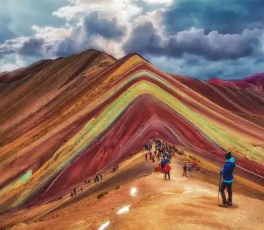 visita a la montaña de colores
