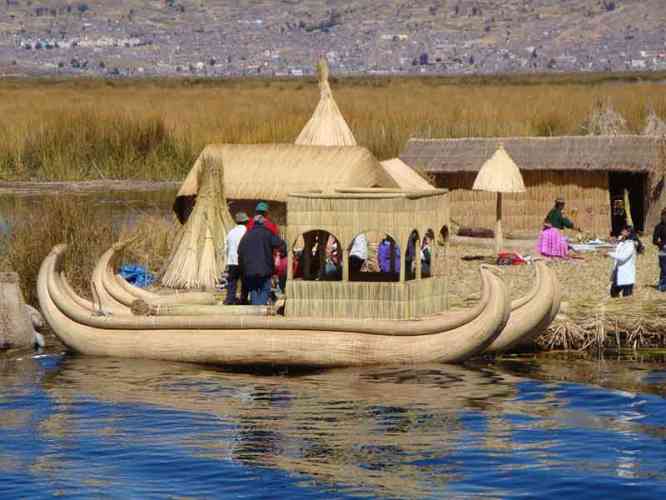 PUNO: TITICACA LAKE