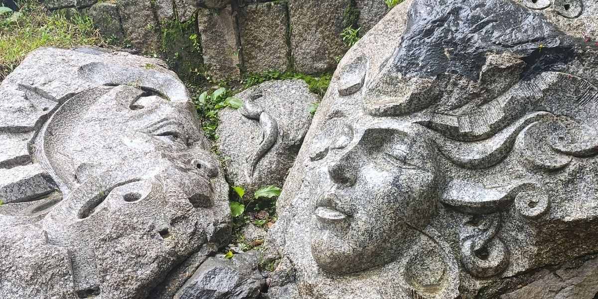 esculturas de piedra en machupicchu pueblo