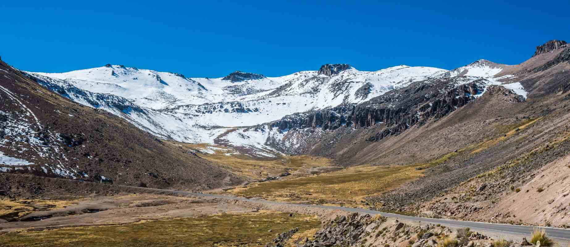 camino por la reserva nacional de salinas y aguada blanca
