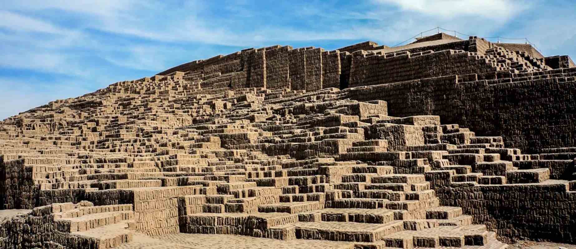 huaca pucllana in the city of Lima