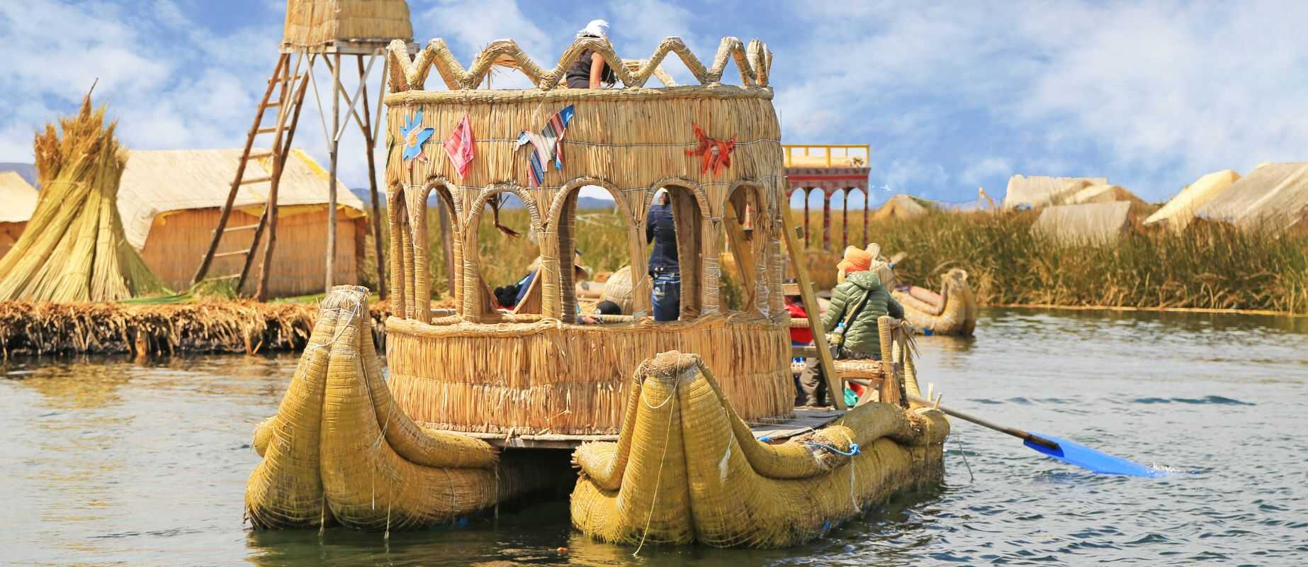 isla de uros en el lago titicaca