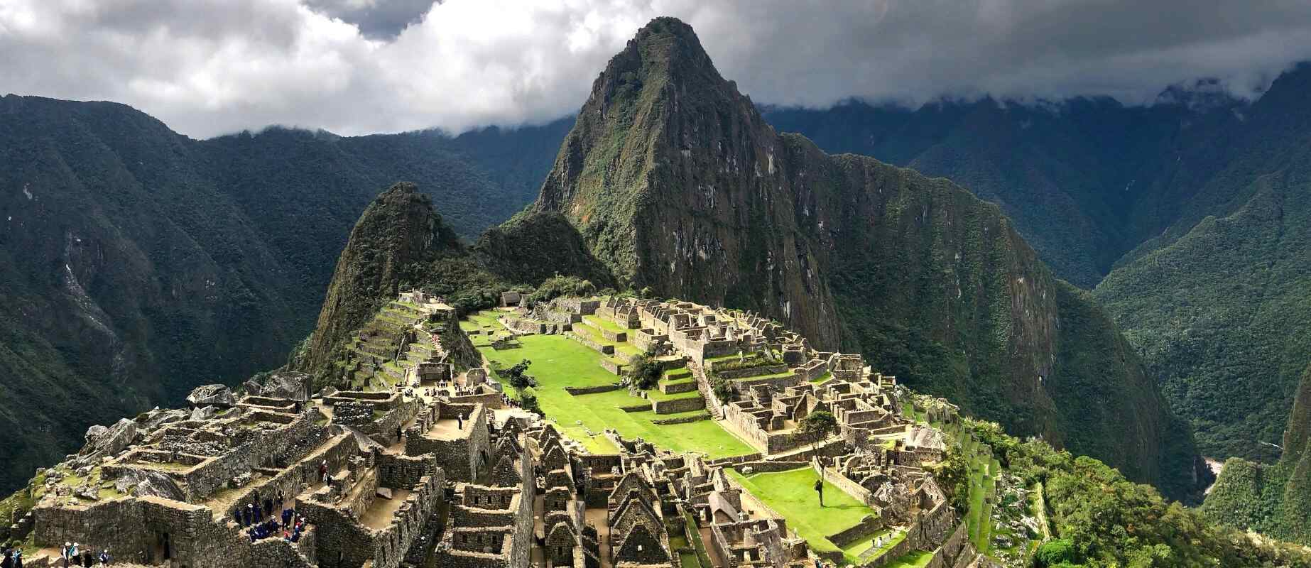 foto clasica de la ciudad inca de machupicchu