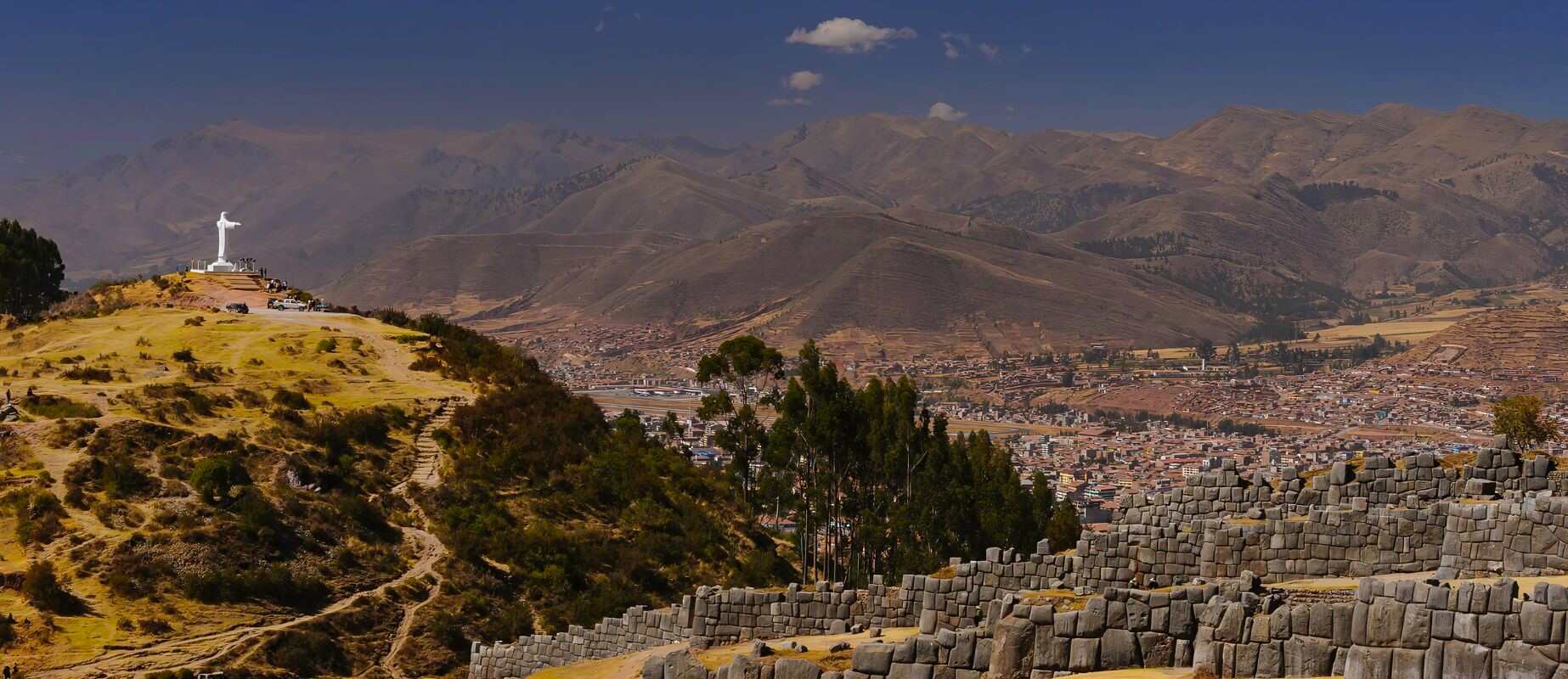 vista panoramica de la ciudad de cusco desde la fortaleza de sacsayhuaman