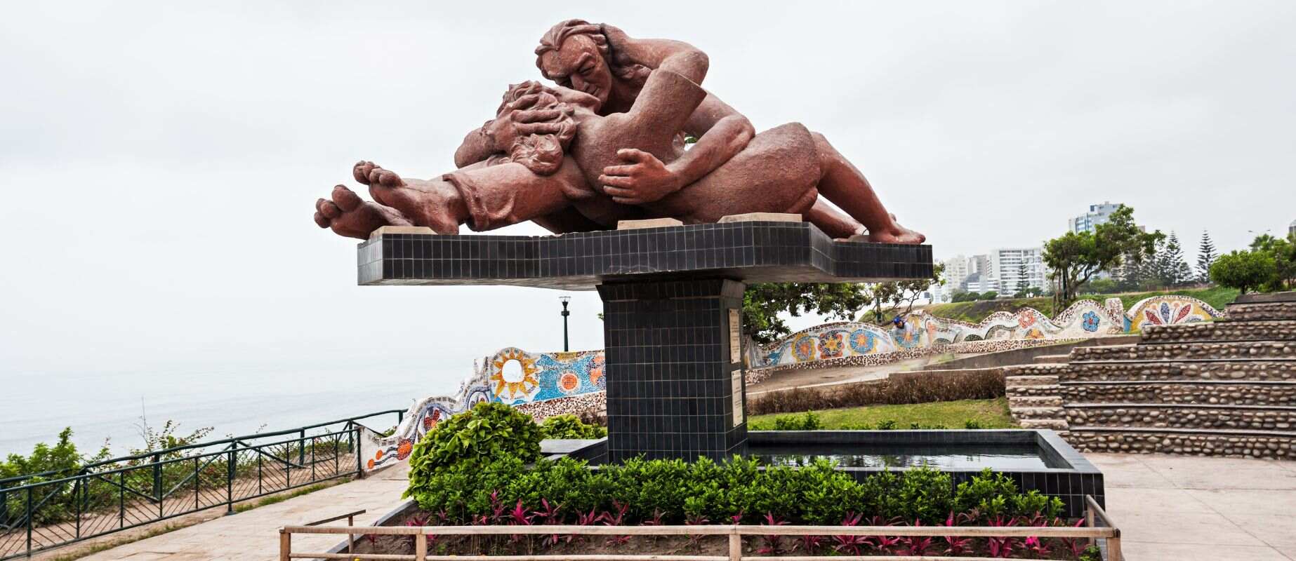 escultura en el parque del amor