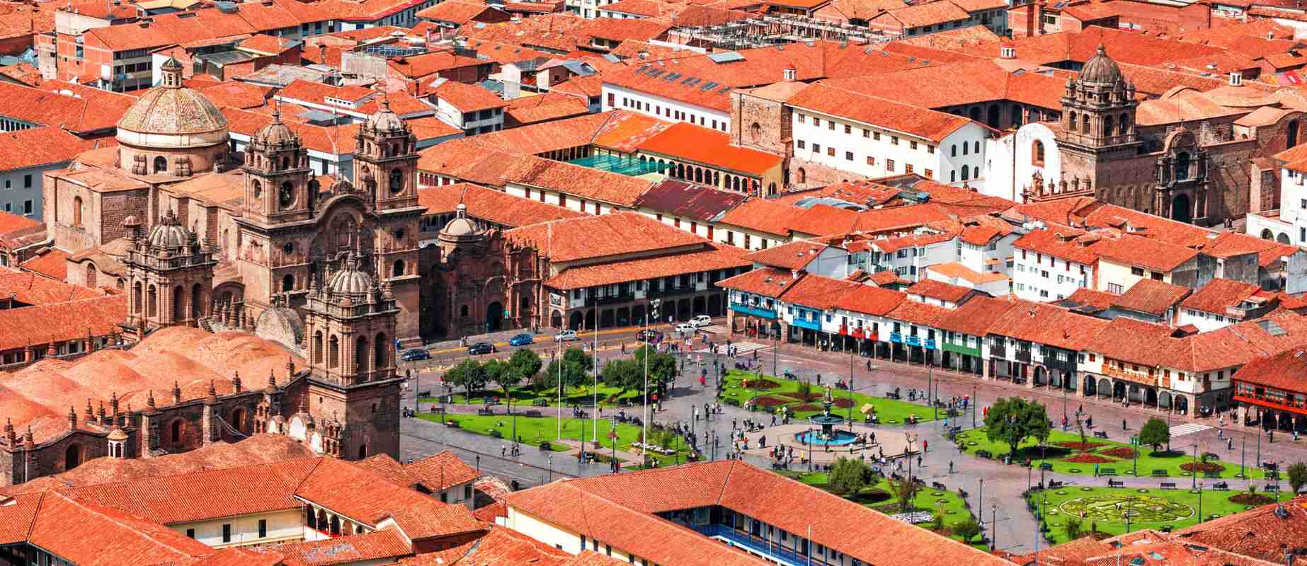 vista panoramica de la plaza de armas del cusco