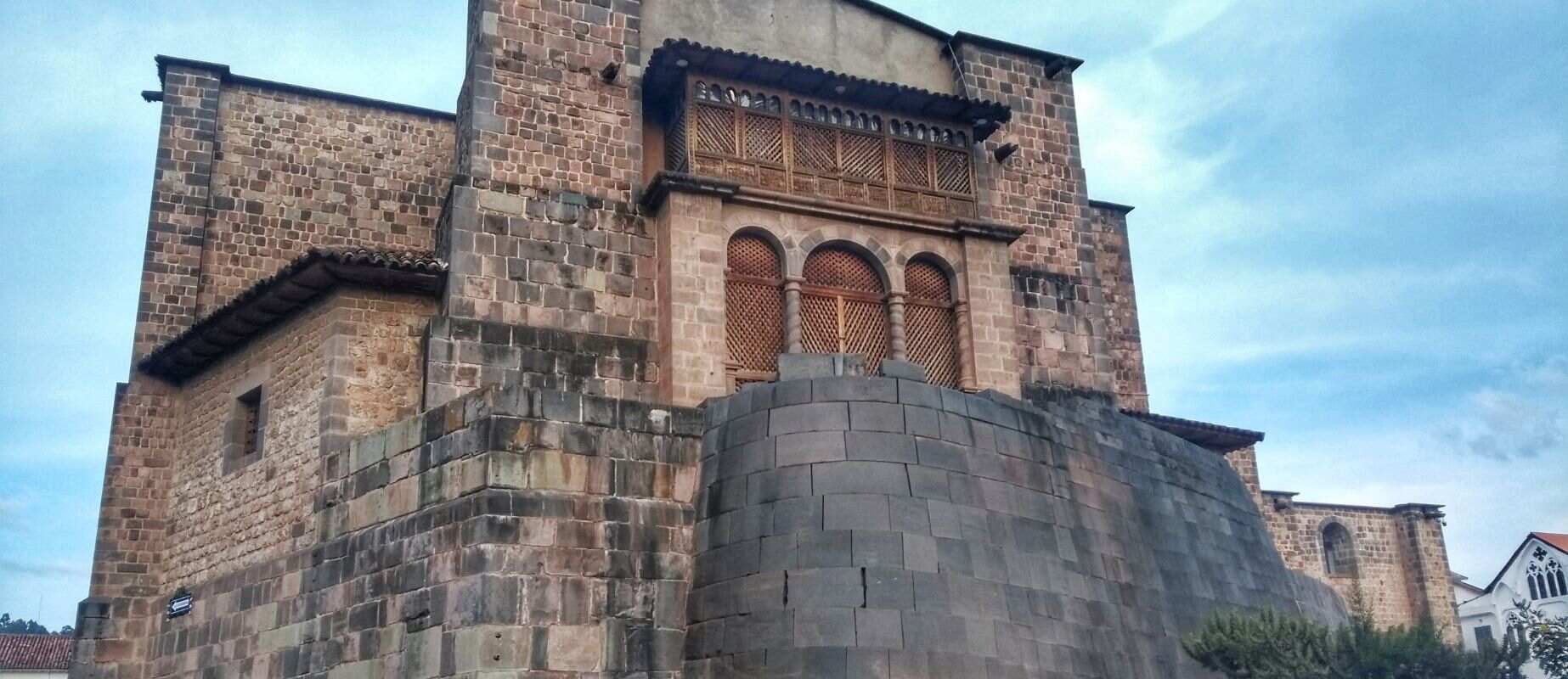 qoricancha llamado tambien el templo del sol en cusco